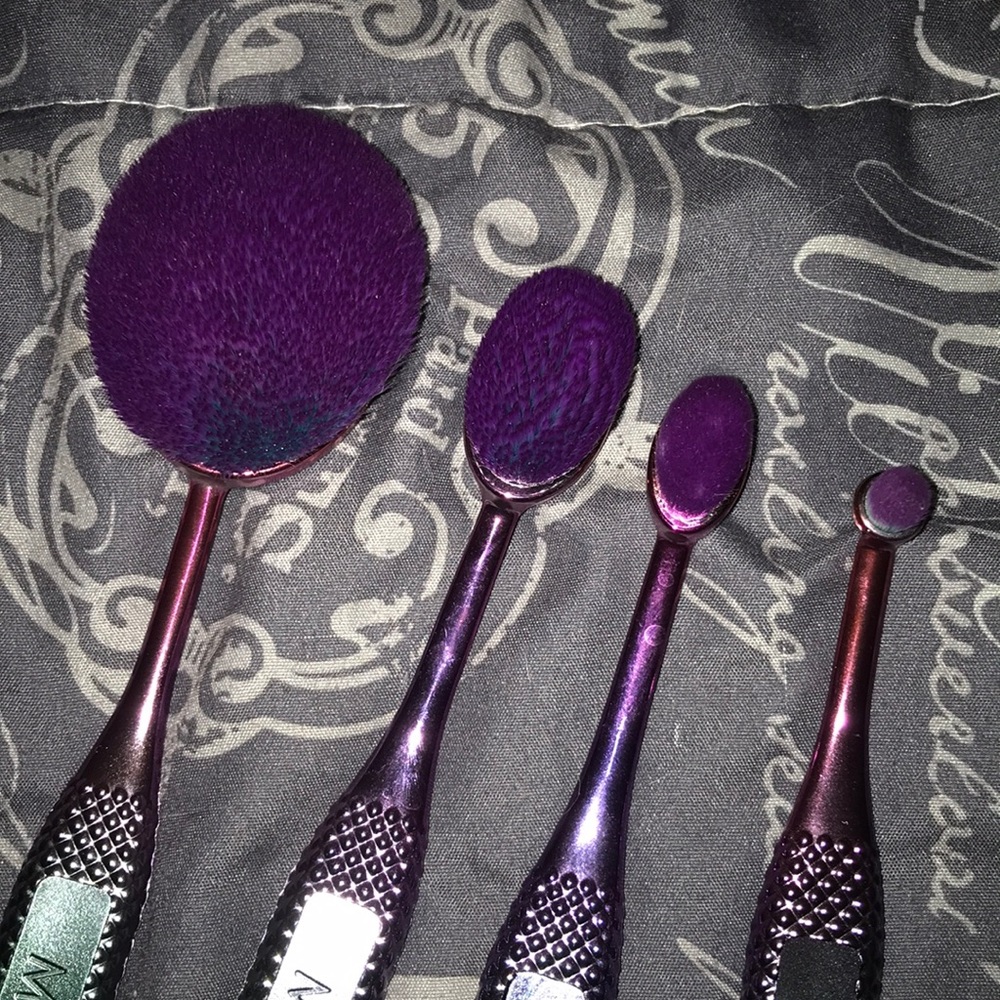 Moda Makeup Brushes - Picture 2 of 2
